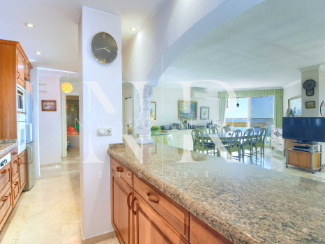 Apartment in the Marbella 2000 building opposite Marbella Marina