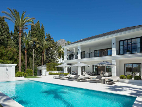 Villa in Urbanisation Sierra Blanca with panoramic sea views for sale