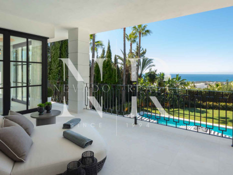 Villa in Urbanisation Sierra Blanca with panoramic sea views for sale