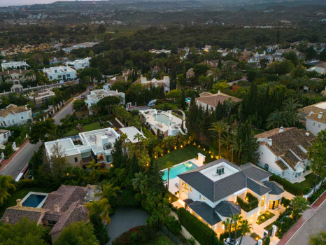 Villa in Urbanisation Sierra Blanca with panoramic sea views for sale