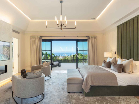 Villa in Urbanisation Sierra Blanca with panoramic sea views for sale