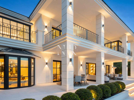 Villa in Urbanisation Sierra Blanca with panoramic sea views for sale