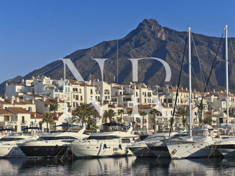 Villa in Urbanisation Sierra Blanca with panoramic sea views for sale