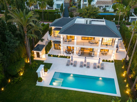 Villa in Urbanisation Sierra Blanca with panoramic sea views for sale