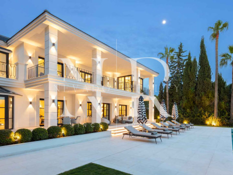Villa in Urbanisation Sierra Blanca with panoramic sea views for sale