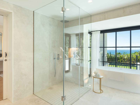 Villa in Urbanisation Sierra Blanca with panoramic sea views for sale