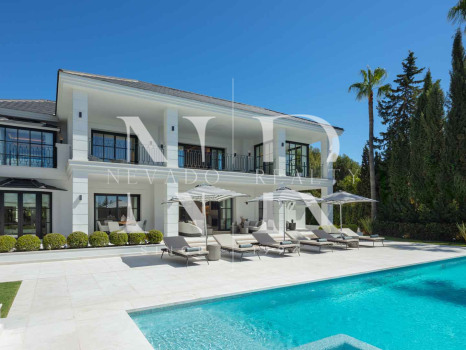 Villa in Urbanisation Sierra Blanca with panoramic sea views for sale