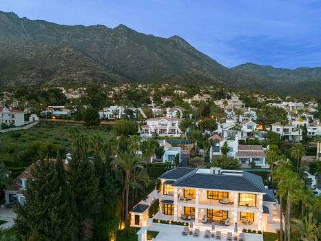 Villa in Urbanisation Sierra Blanca with panoramic sea views for sale