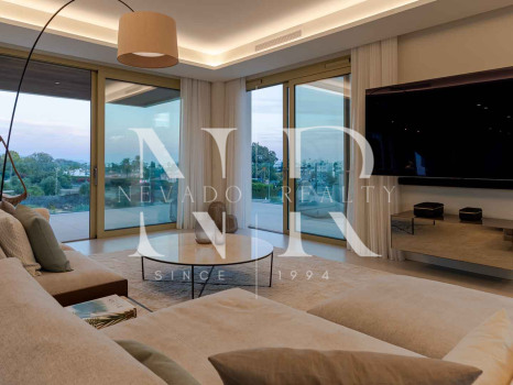 Penthouse à Golden Mile avec vue sur la mer à vendre
