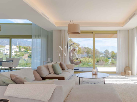 Penthouse in Golden Mile with sea views for sale