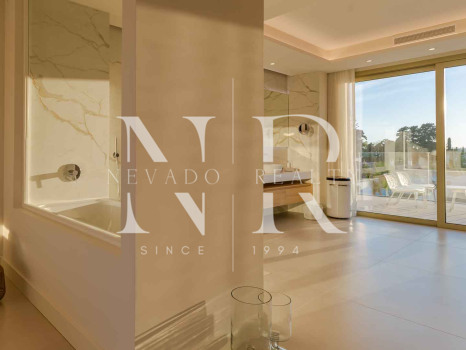 Penthouse à Golden Mile avec vue sur la mer à vendre