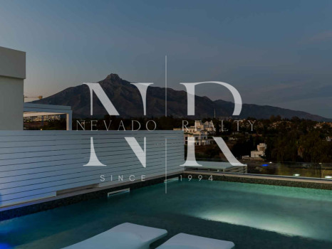 Penthouse à Golden Mile avec vue sur la mer à vendre