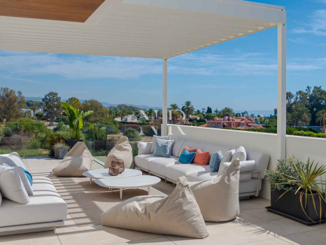 Penthouse in Golden Mile with sea views for sale