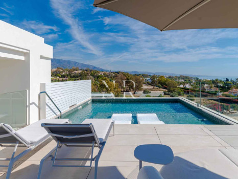 Penthouse in Golden Mile with sea views for sale