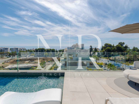 Penthouse à Golden Mile avec vue sur la mer à vendre