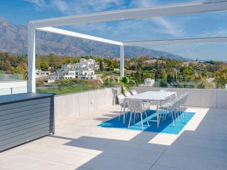 Penthouse in Golden Mile with sea views for sale