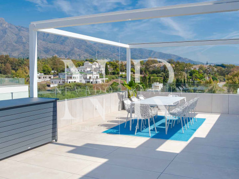 Penthouse à Golden Mile avec vue sur la mer à vendre