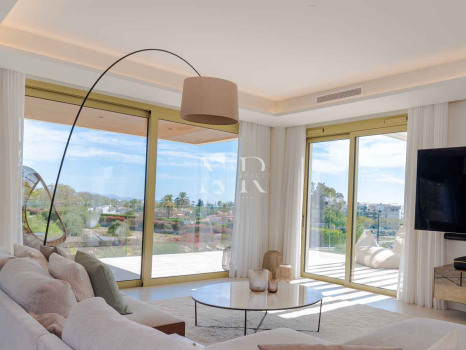 Penthouse in Golden Mile with sea views for sale