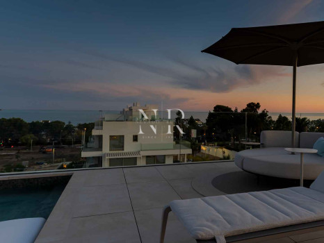 Penthouse in Golden Mile with sea views for sale