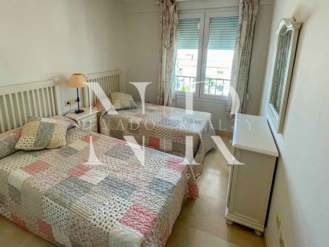Appartement en première ligne de plage sur le Golden Mile à louer