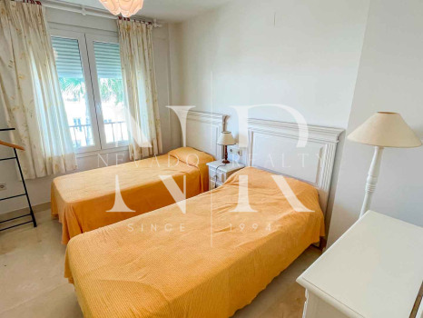 Appartement en première ligne de plage sur le Golden Mile à louer