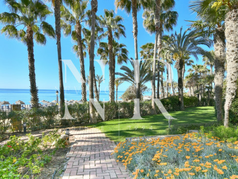 Appartement en première ligne de plage sur le Golden Mile à louer