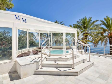 Ático en Marbella centro en primera linea de playa a la venta