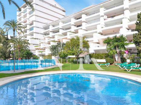 Apartment in Urbanization Jardines del Mar reformed for sale
