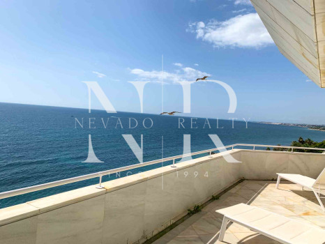 Apartamento con vistas frontales al mar en alquiler de larga temporada en Marbella