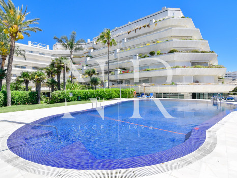 Apartamento con vistas frontales al mar en alquiler de larga temporada en Marbella