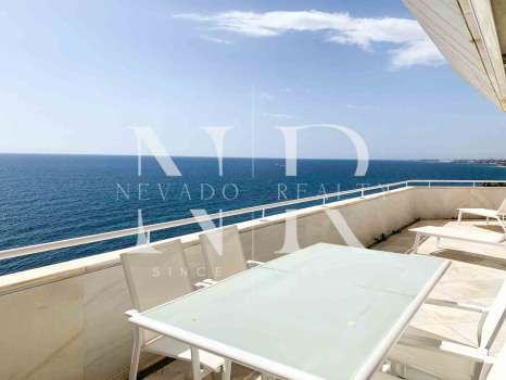 Apartamento con vistas frontales al mar en alquiler de larga temporada en Marbella