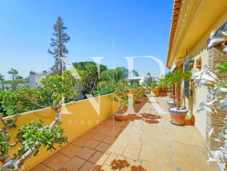 Penthouse dans l'immeuble Itxaso, Milla de Oro, près de la plage, à vendre