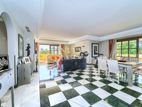 Penthouse dans l'immeuble Itxaso, Milla de Oro, près de la plage, à vendre