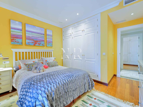 Penthouse dans l'immeuble Itxaso, Milla de Oro, près de la plage, à vendre
