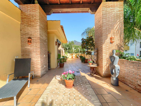 Penthouse dans l'immeuble Itxaso, Milla de Oro, près de la plage, à vendre