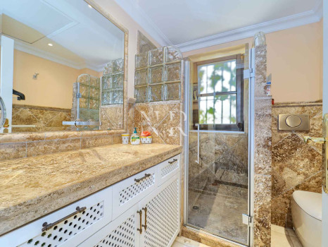 Penthouse dans l'immeuble Itxaso, Milla de Oro, près de la plage, à vendre