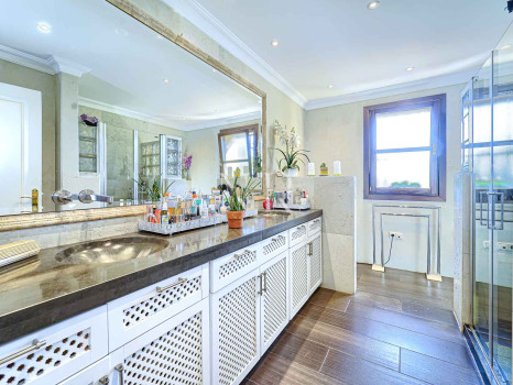 Penthouse dans l'immeuble Itxaso, Milla de Oro, près de la plage, à vendre