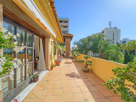 Penthouse dans l'immeuble Itxaso, Milla de Oro, près de la plage, à vendre