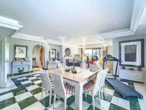 Penthouse dans l'immeuble Itxaso, Milla de Oro, près de la plage, à vendre
