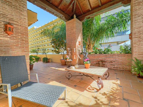 Penthouse dans l'immeuble Itxaso, Milla de Oro, près de la plage, à vendre