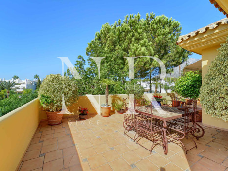 Penthouse dans l'immeuble Itxaso, Milla de Oro, près de la plage, à vendre