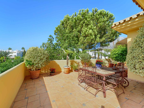 Penthouse dans l'immeuble Itxaso, Milla de Oro, près de la plage, à vendre