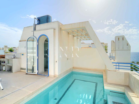 Penthouse dans l'urbanisation Marbella House avec vue sur la mer, en location courte durée