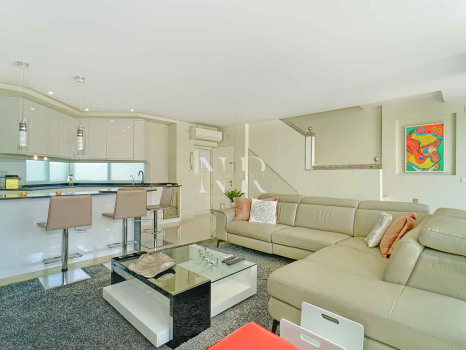Penthouse dans l'urbanisation Marbella House avec vue sur la mer, en location courte durée