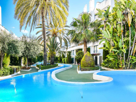 Penthouse dans l'urbanisation Marbella House avec vue sur la mer, en location courte durée