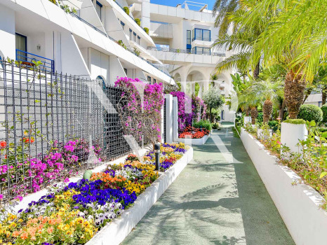 Ático en Urbanización Marbella House con vistas al mar en alquiler de corta temporada