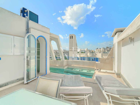 Penthouse dans l'urbanisation Marbella House avec vue sur la mer, en location courte durée