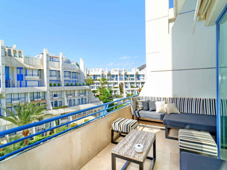 Penthouse dans l'urbanisation Marbella House avec vue sur la mer, en location courte durée