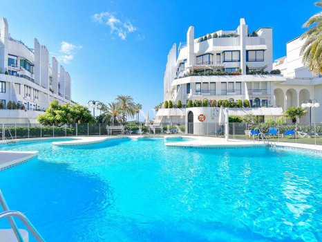 Penthouse dans l'urbanisation Marbella House avec vue sur la mer, en location courte durée