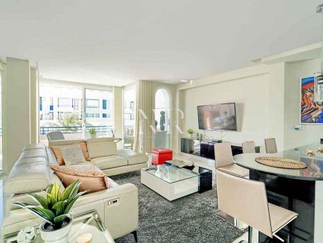 Penthouse dans l'urbanisation Marbella House avec vue sur la mer, en location courte durée